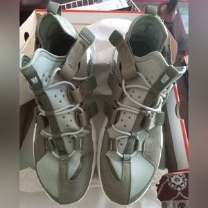 Nike Air Edge 270 Sneakers